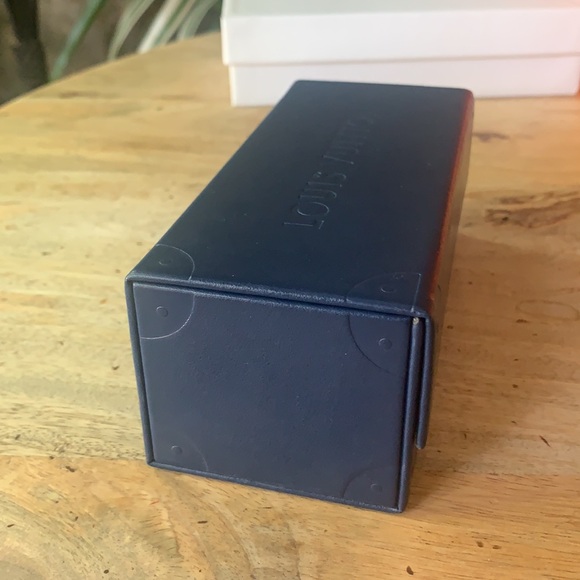 LOUIS VUITTON Exclusive Leather Sunglasses Case w/magnetic closure - - Picture 5 of 7